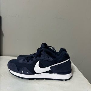 Nike running shoe size 7